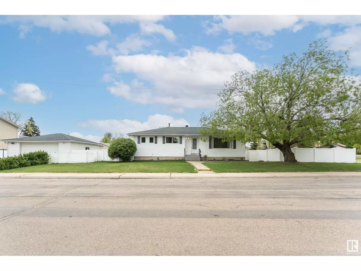 Edmonton, AB T5C2L9,7311 138 AV NW