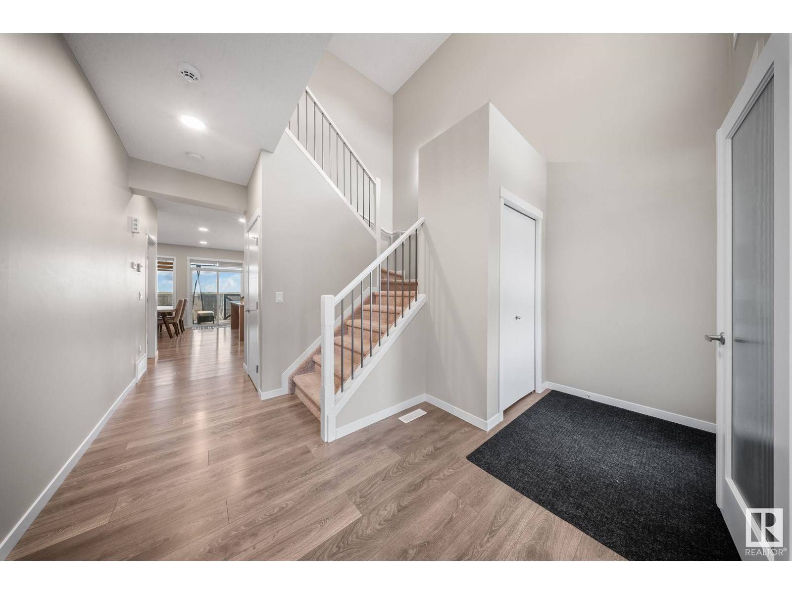 Edmonton, AB T6M0X5,19707 26 AV NW