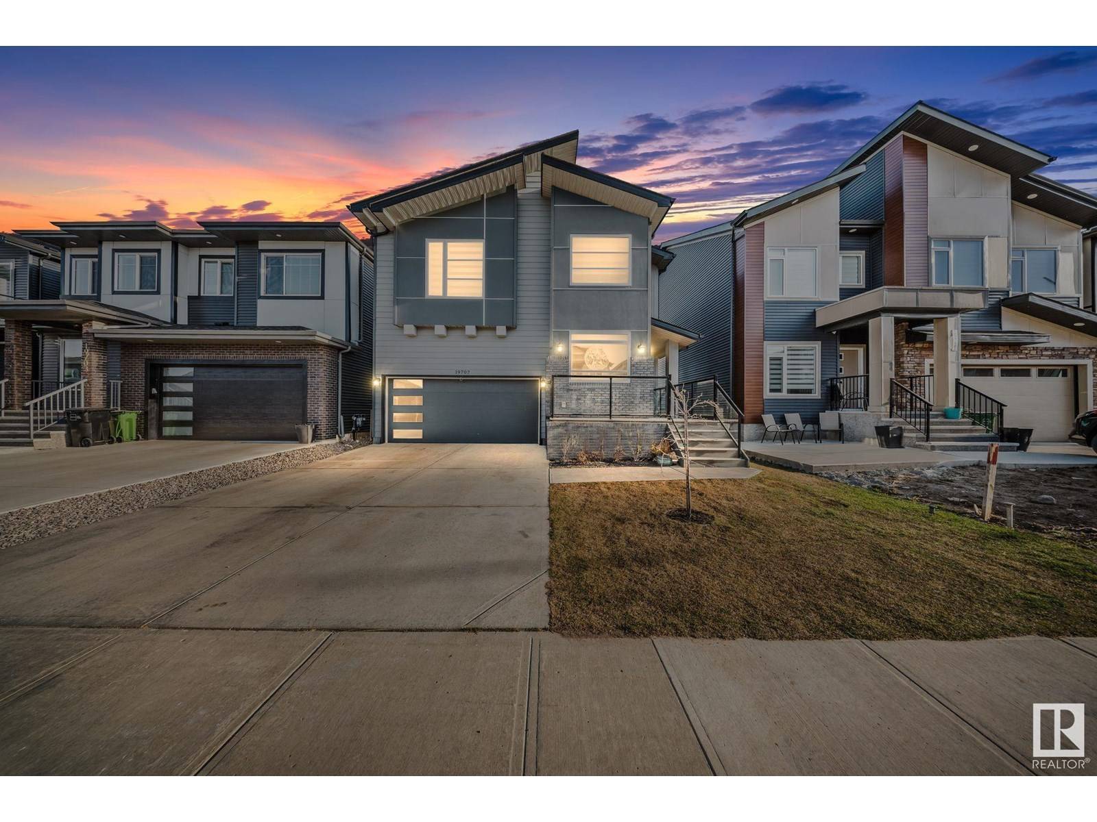 Edmonton, AB T6M0X5,19707 26 AV NW