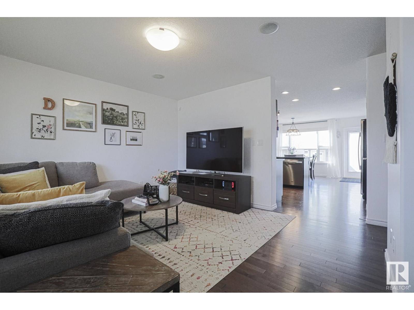 Edmonton, AB T6T0K3,2108 30 ST NW