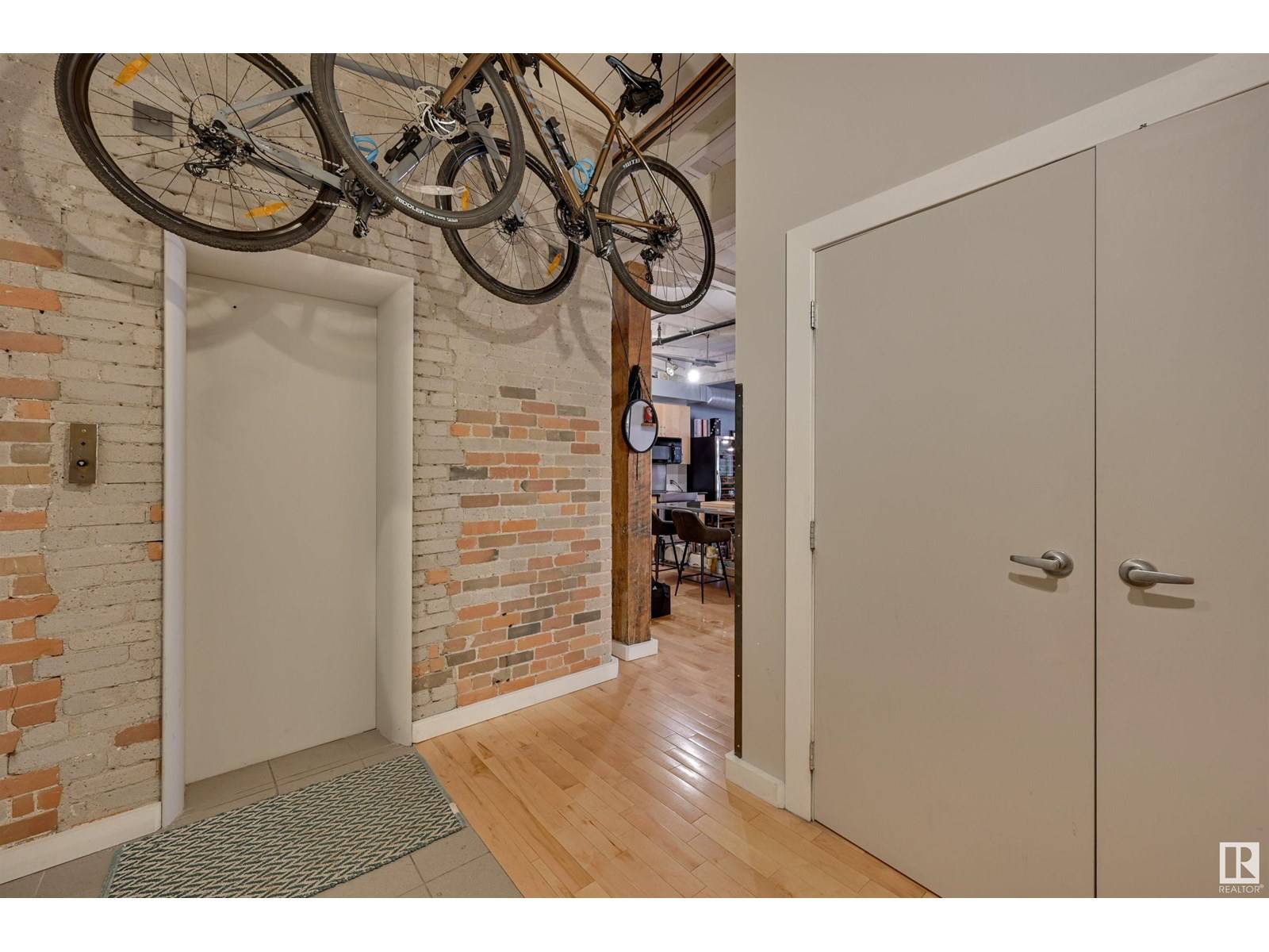 Edmonton, AB T5J1A5,#504 10169 104 ST NW