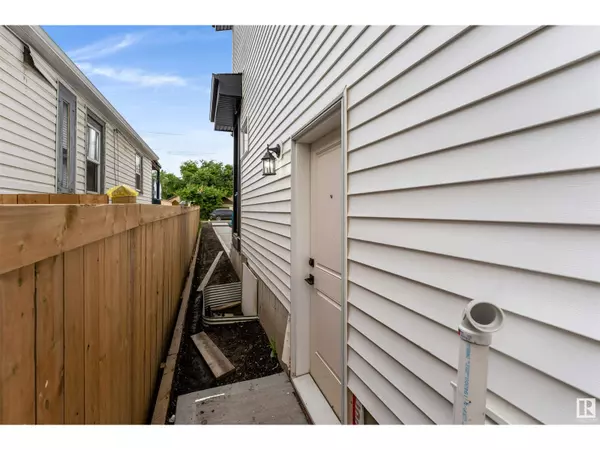Edmonton, AB T5G2A9,11445 101 ST NW