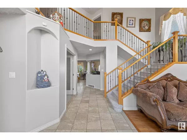 Edmonton, AB T5X6J9,10671 180 AV NW