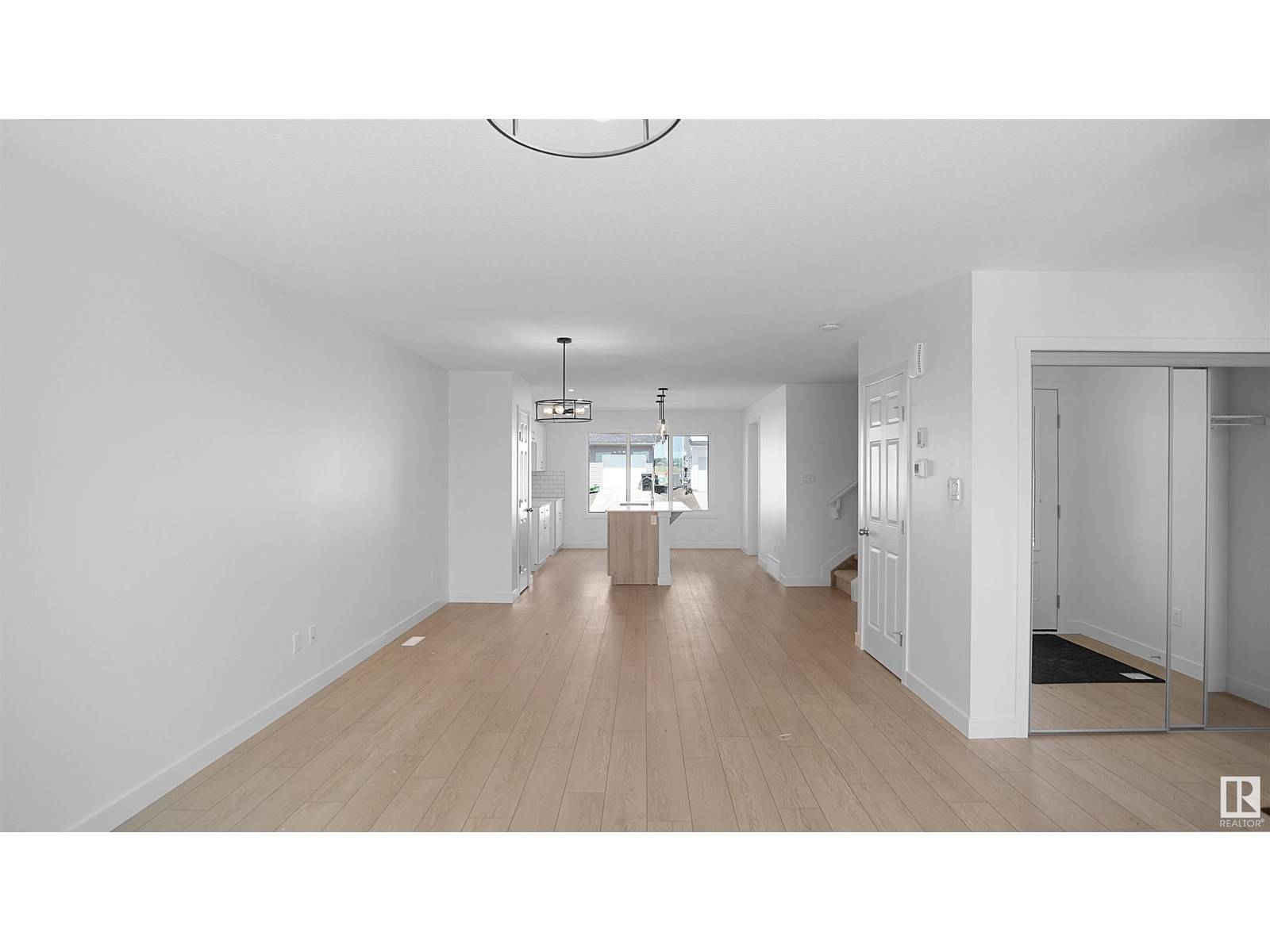 Edmonton, AB T5Y4E8,17510 5A ST NE