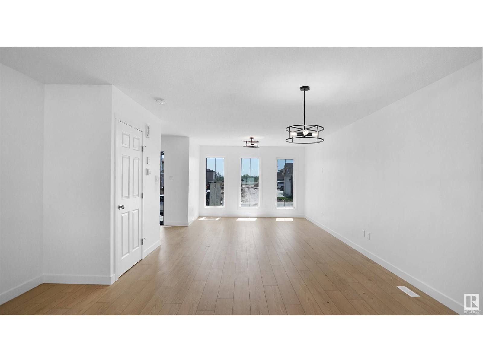 Edmonton, AB T5Y4E8,17510 5A ST NE