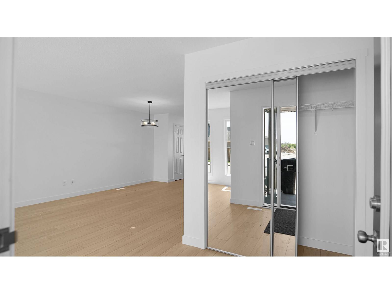 Edmonton, AB T5Y4G1,17506 5A ST NE