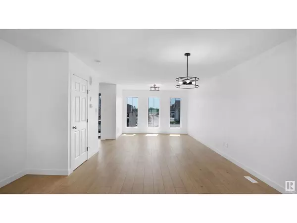 Edmonton, AB T5Y4G1,17506 5A ST NE