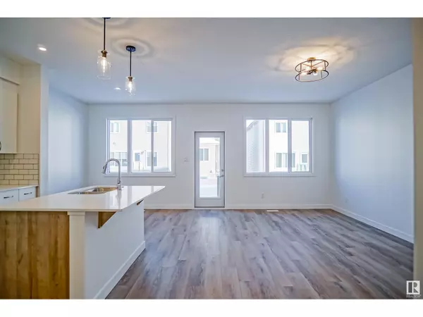 Edmonton, AB T5Y4G2,17632 4 ST NE