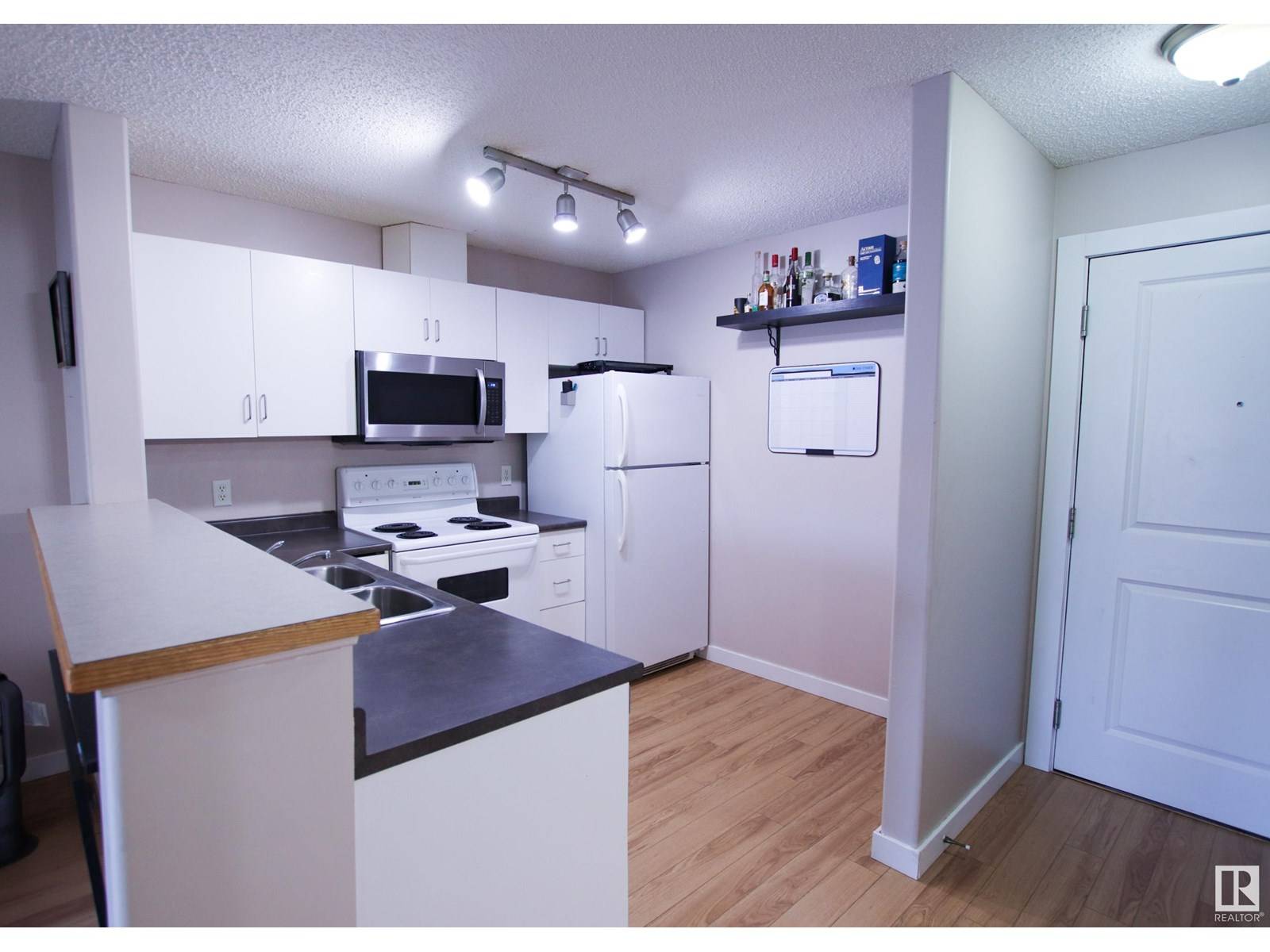Edmonton, AB T5A5G9,#104 14708 50 ST NW