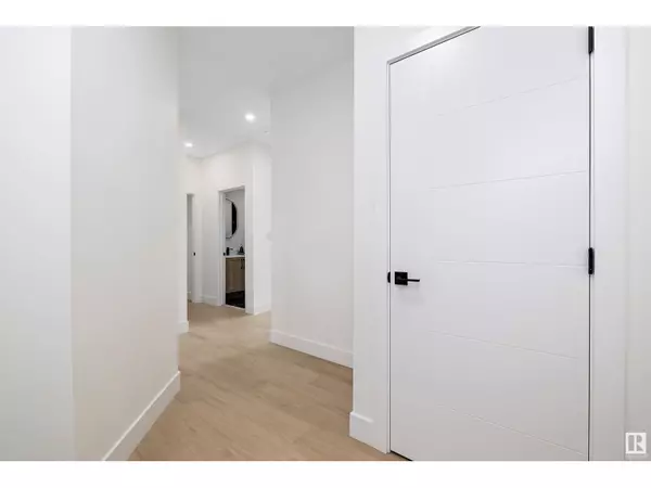 Edmonton, AB T5E6X6,6009 Naden Landing NW