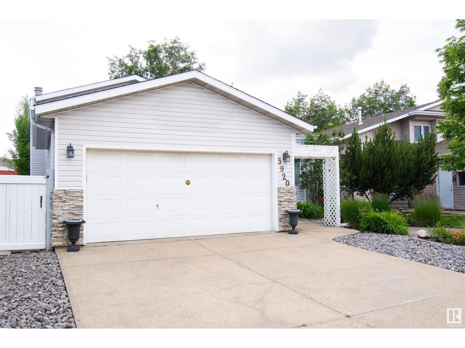 Edmonton, AB T6T1J7,3920 33 ST NW