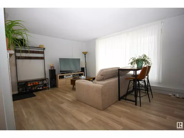 Edmonton, AB T5M0J4,#1 11008 124 ST NW