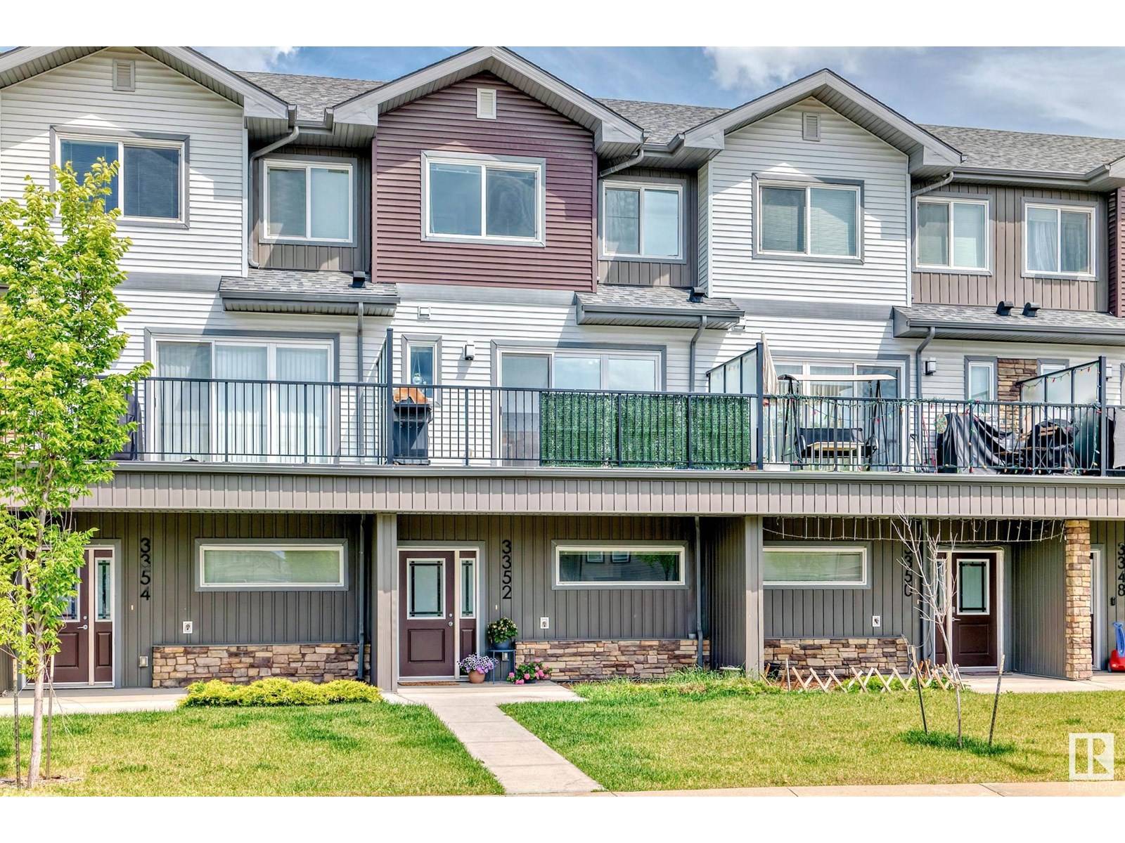 3352 15A AV NW, Edmonton, AB T6T0Y1