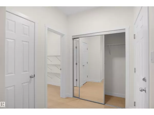Edmonton, AB T6W5P9,9720 Carson PL SW