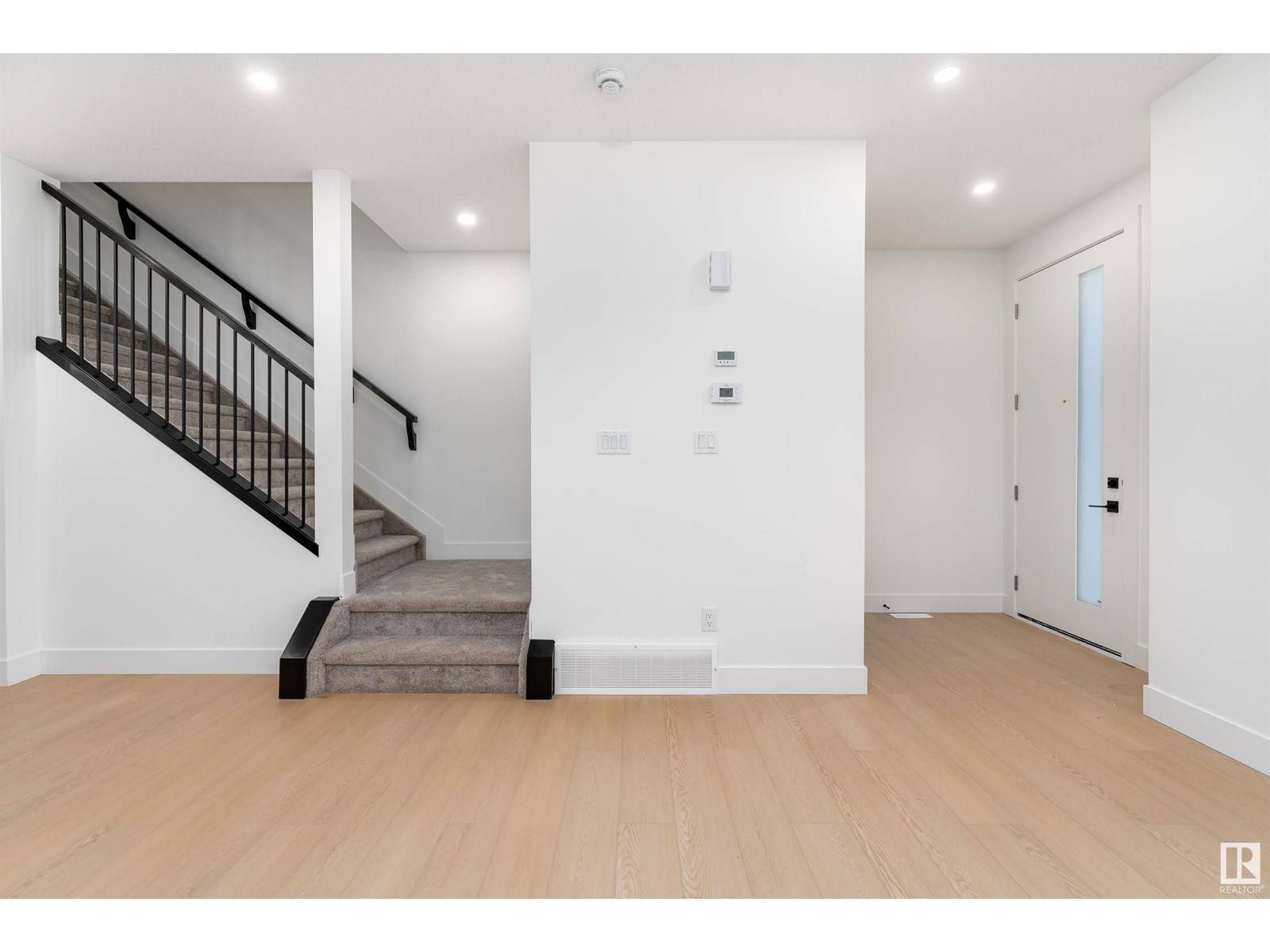 Edmonton, AB T5S0V3,3103 Magpie WY NW