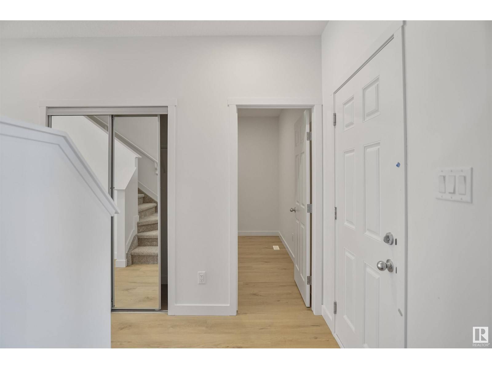 Edmonton, AB T5Z0L5,8504 183 AV NW
