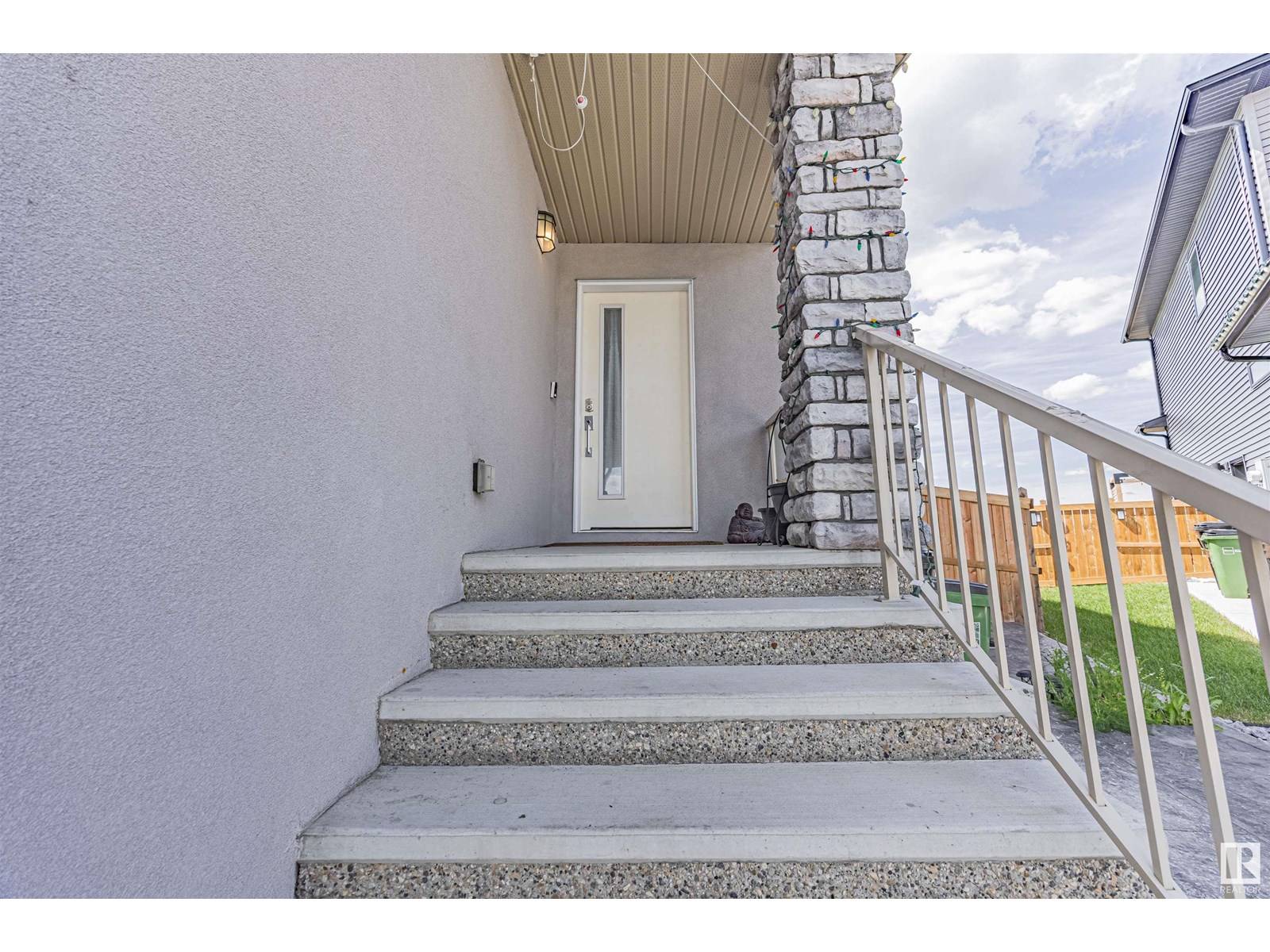 Edmonton, AB T5Z0R7,8110 174A AV NW NW