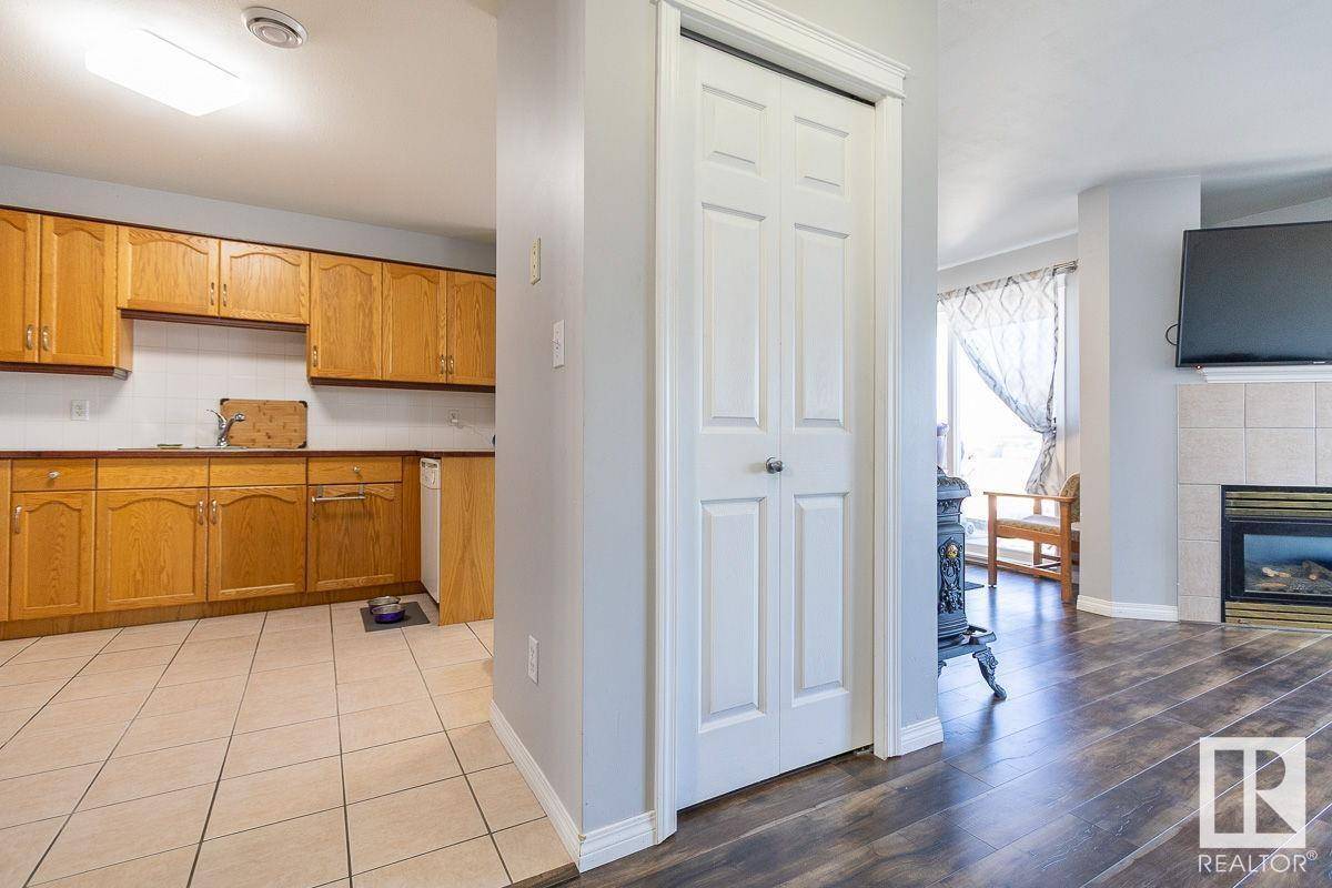Edmonton, AB T6L7G8,#52 2505 42 ST NW