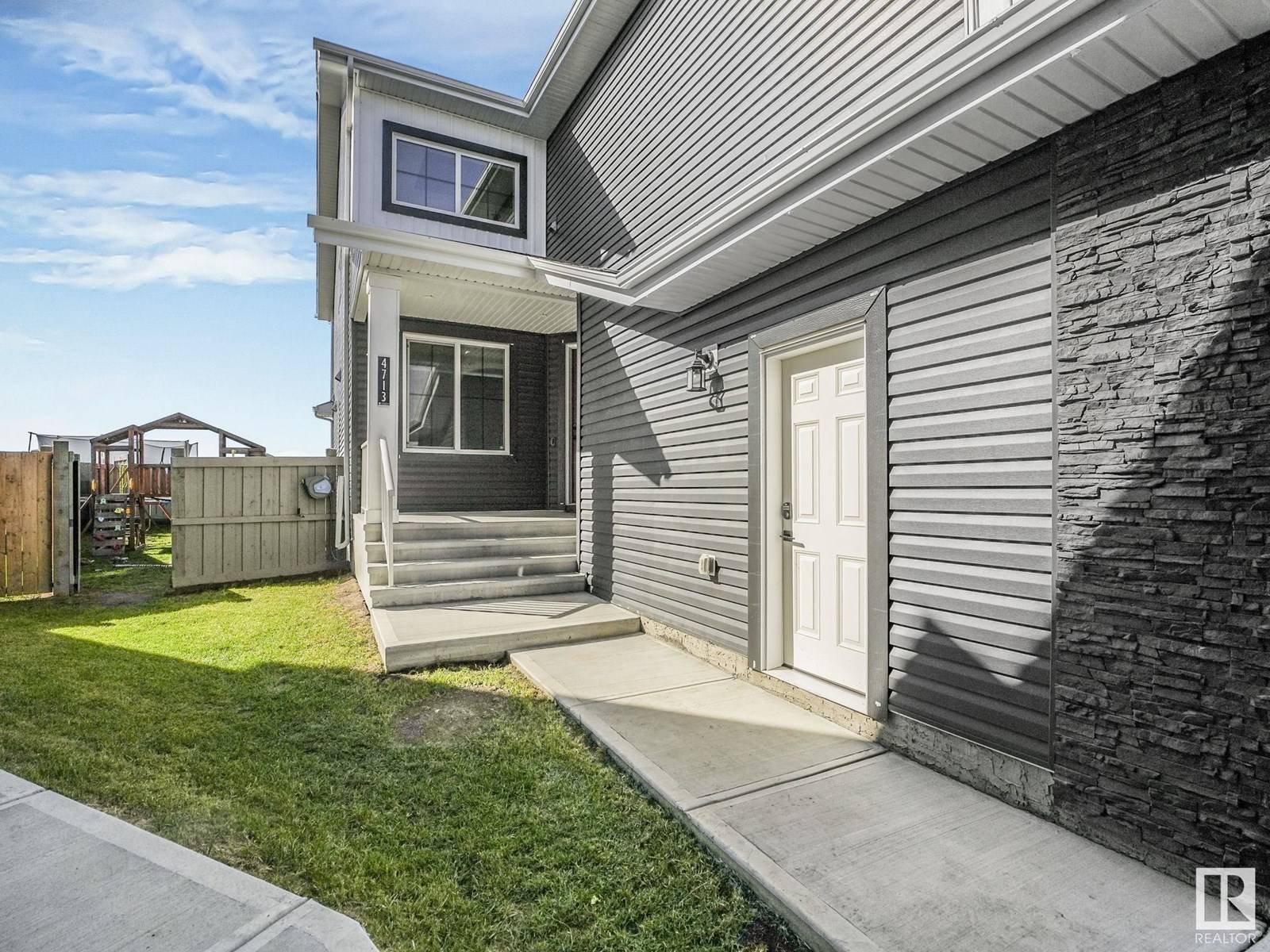 Edmonton, AB T6W3H1,4713 CHARLES BAY SW