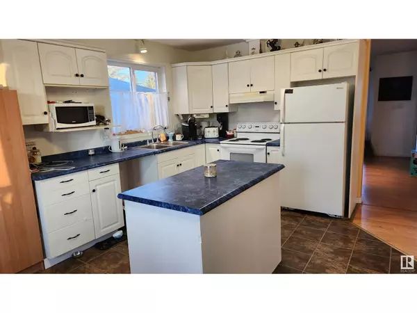 Elk Point, AB T0A1A0,5122 59 AV