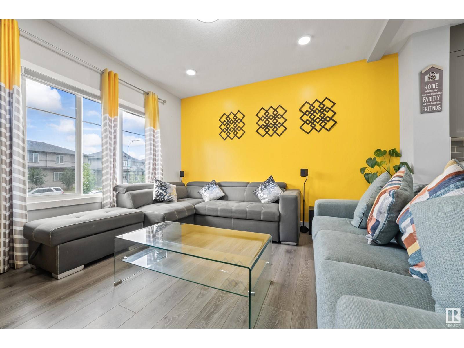 Edmonton, AB T6T2L4,2153 MAPLE RD NW