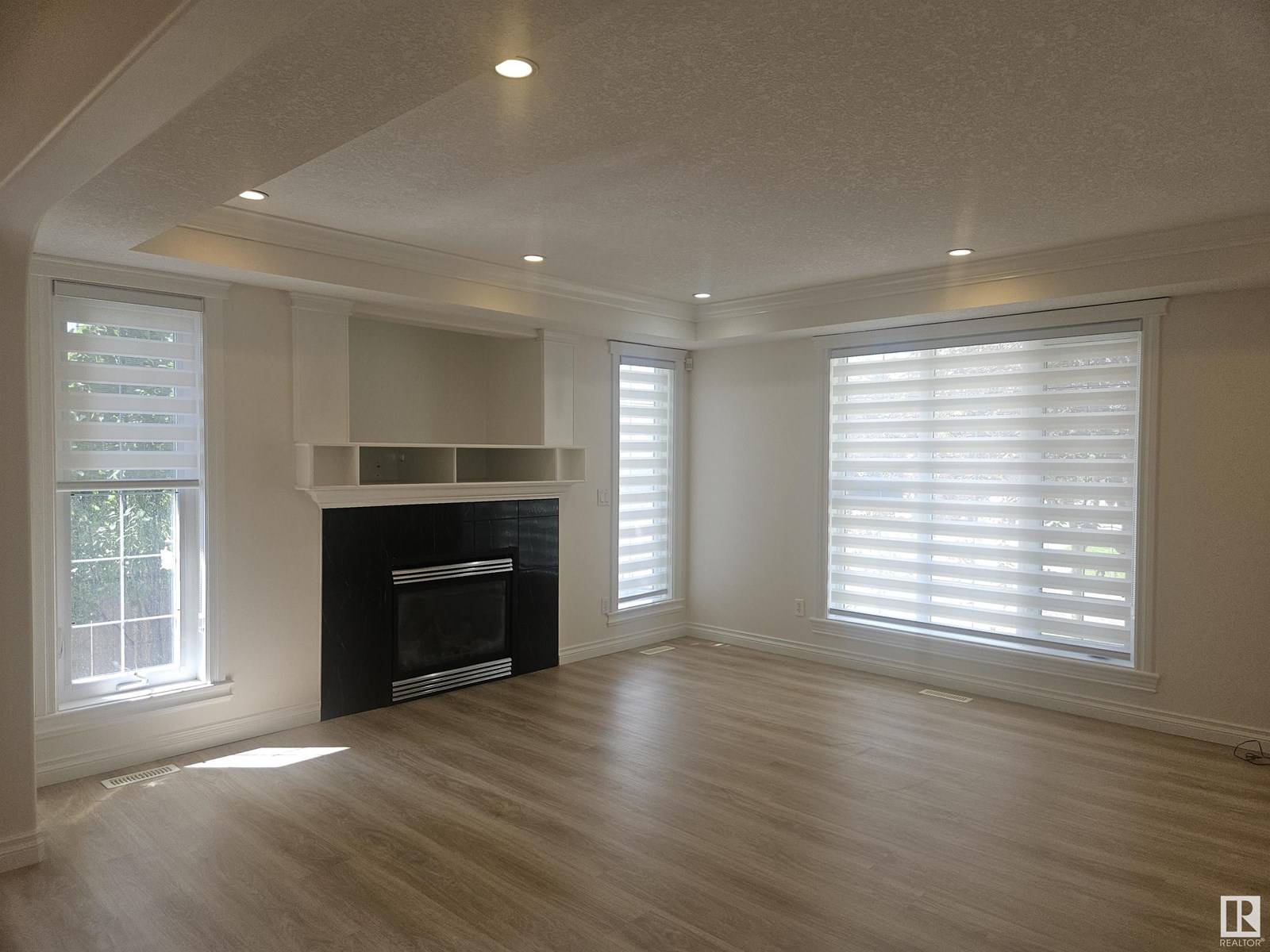 Edmonton, AB T6H1Y1,10847 66 AV NW