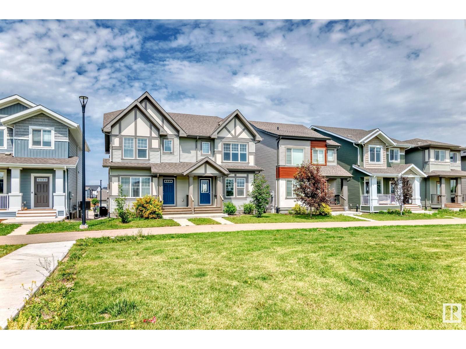 Edmonton, AB T6W3P9,2271 PRICE LN SW