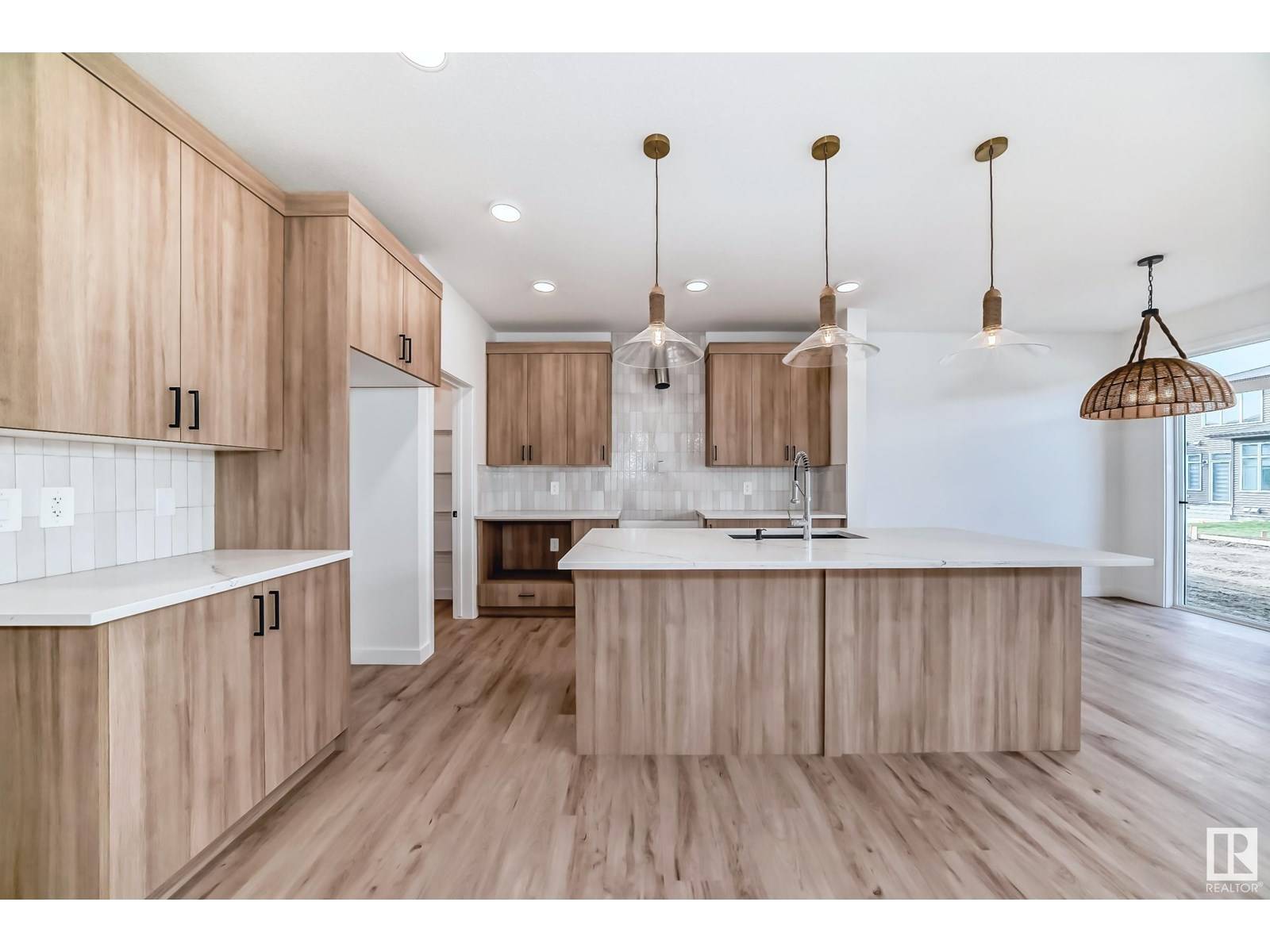 5442 KOOTOOK RD SW, Edmonton, AB T6W4Z7