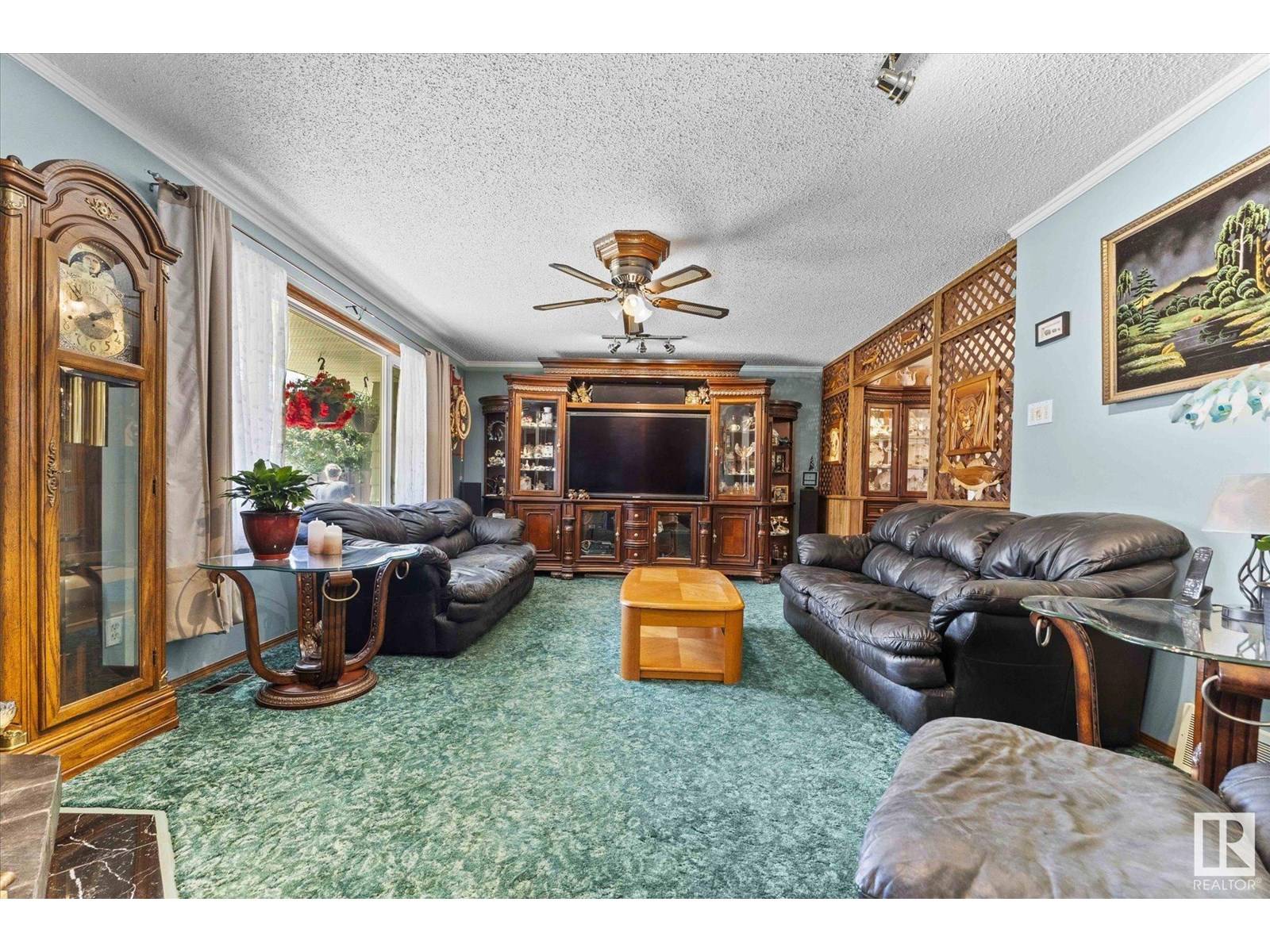 Edmonton, AB T6K2G1,2137 85 ST NW