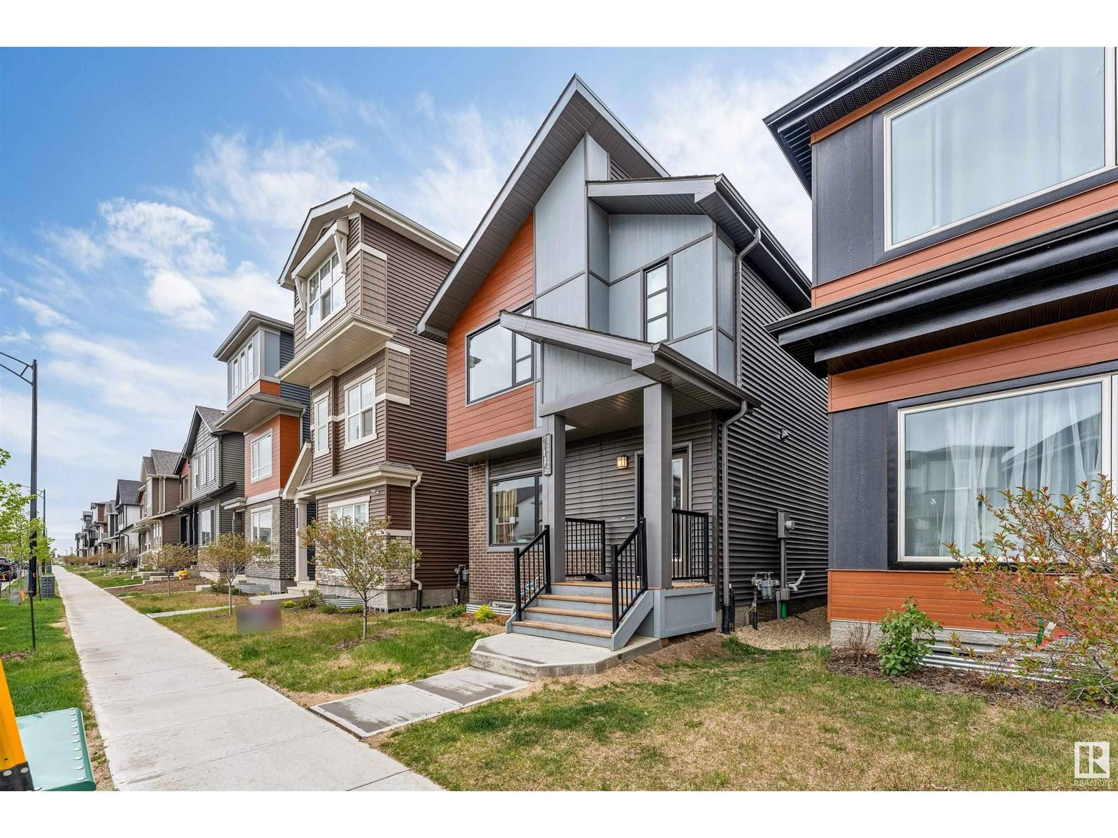 Edmonton, AB T6X3A7,1112 PLUM LN SW