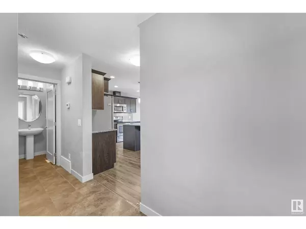Edmonton, AB T6W3C3,16704 14 AV SW