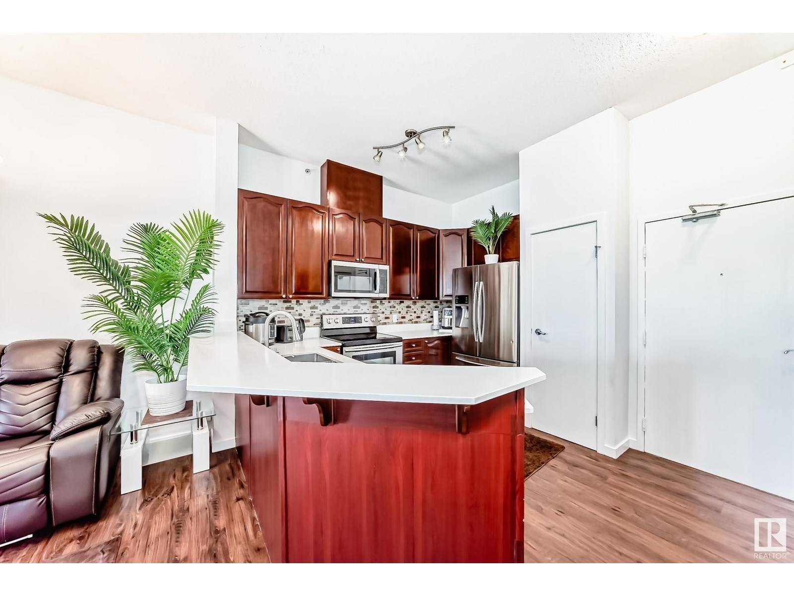 Edmonton, AB T5Y3J4,#412 4312 139 AV NW