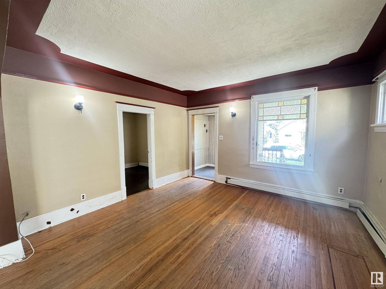 Edmonton, AB T6E1G7,10719 74 AV NW