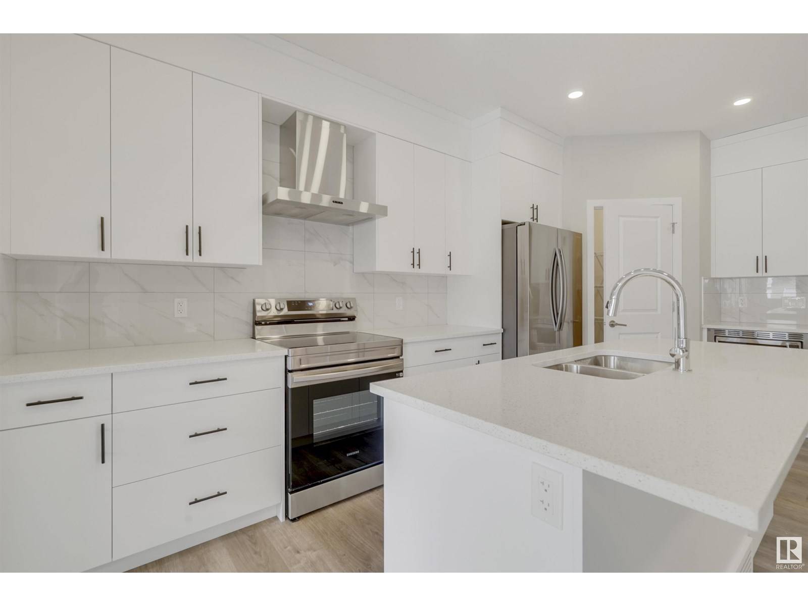 Edmonton, AB T6M1J8,474 EDGEMONT DR NW