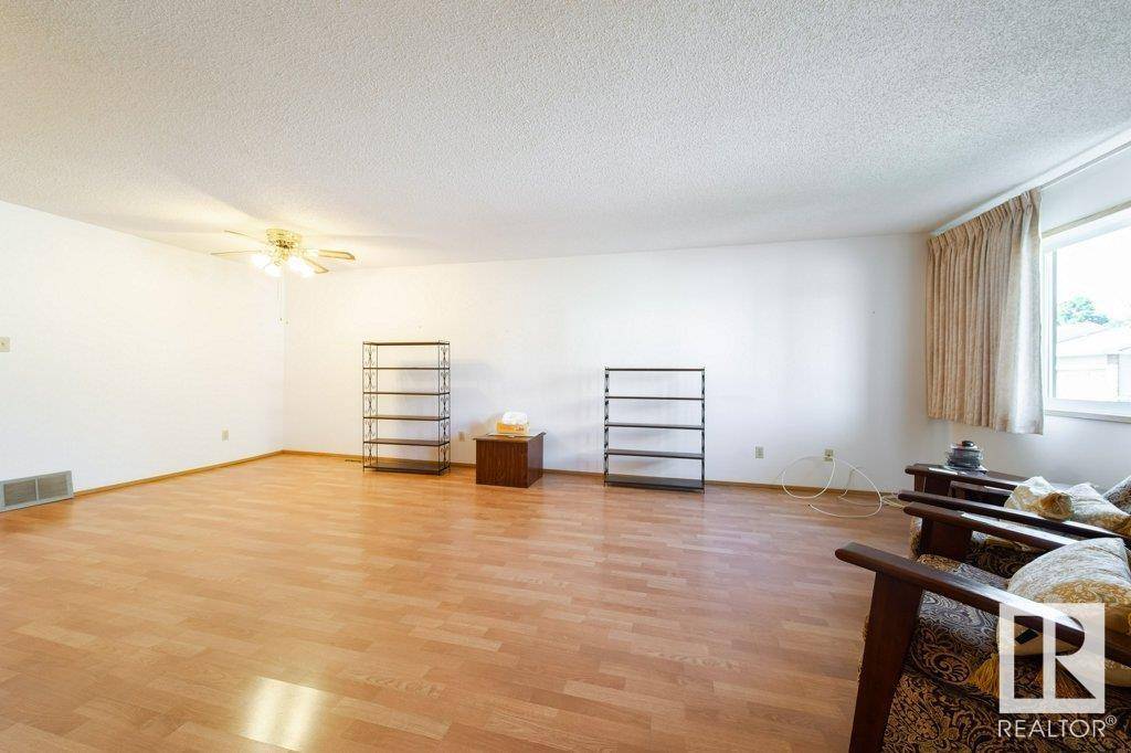 Edmonton, AB T5X5S1,10686 153 ave NW