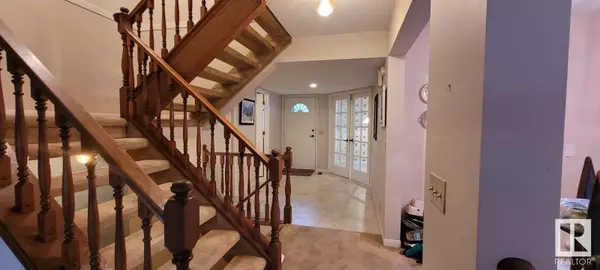 St. Albert, AB T8N2Y4,20 Grandin Woods