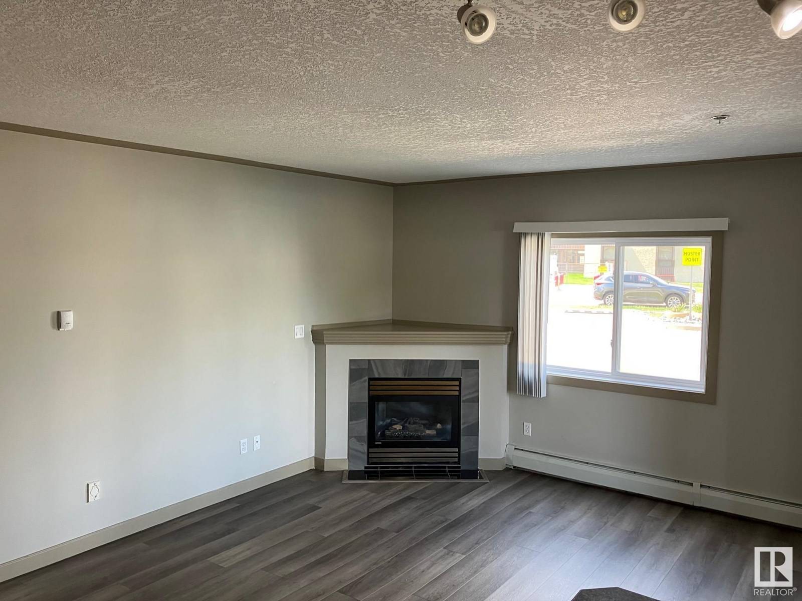 Leduc, AB T9E5Y3,#101 4415 48 ST