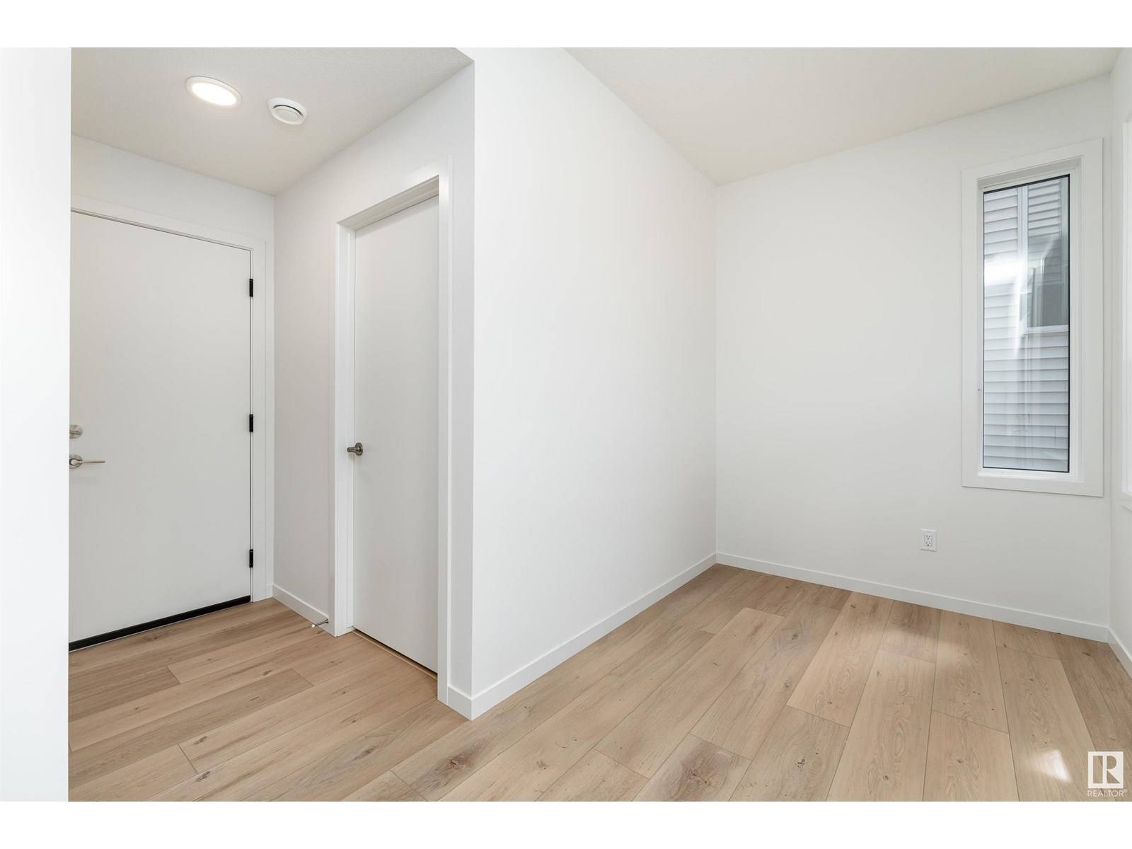 Edmonton, AB T6X3C8,417 32 ST SW