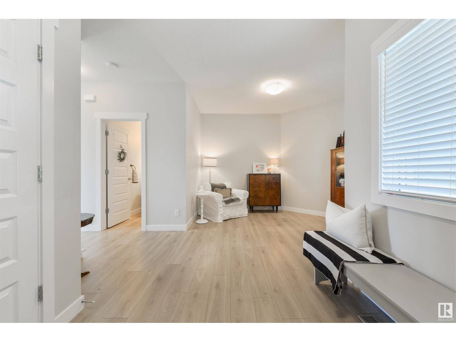 Edmonton, AB T6W3E3,2364 CASSIDY WY SW