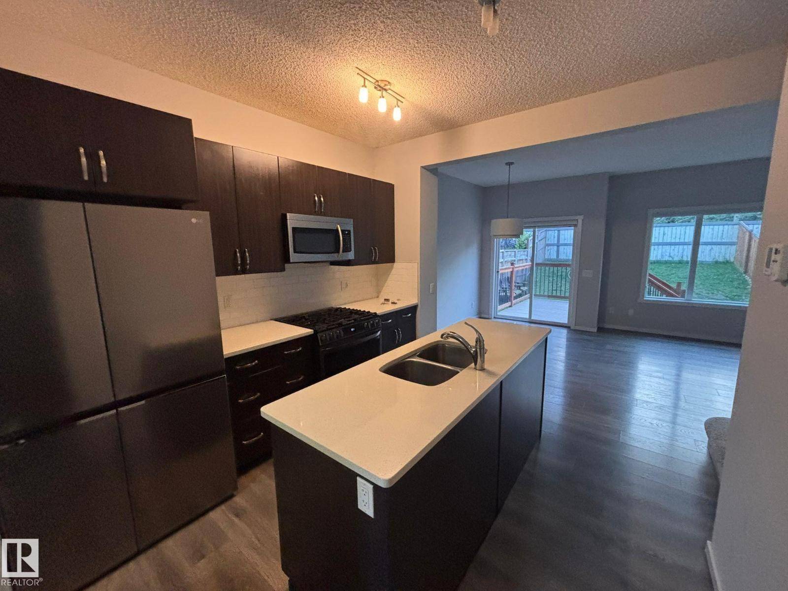 Edmonton, AB T5T7G3,9914 207A ST NW