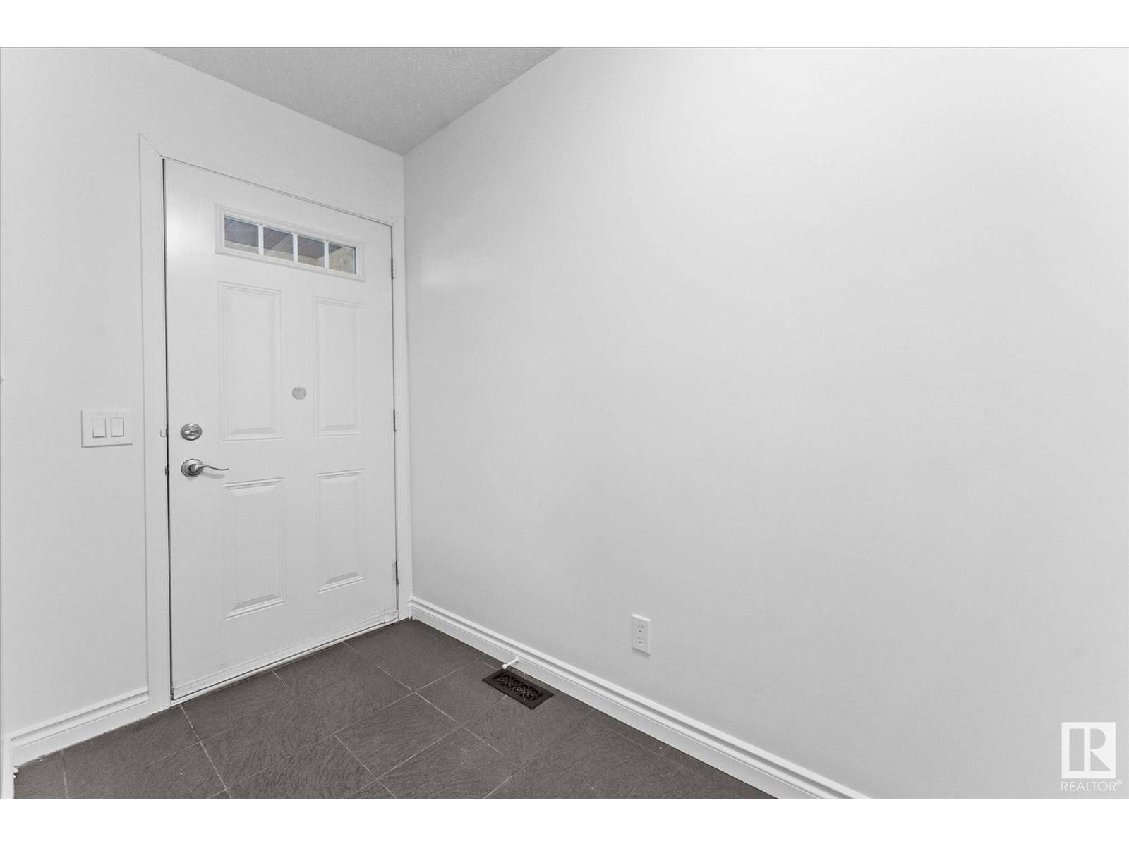Fort Saskatchewan, AB T8L3L1,#61 8930 99 AV