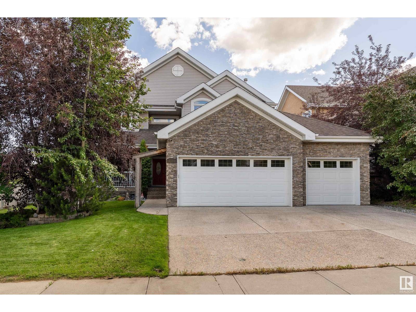 Edmonton, AB T6X1J7,8803 16 AV SW