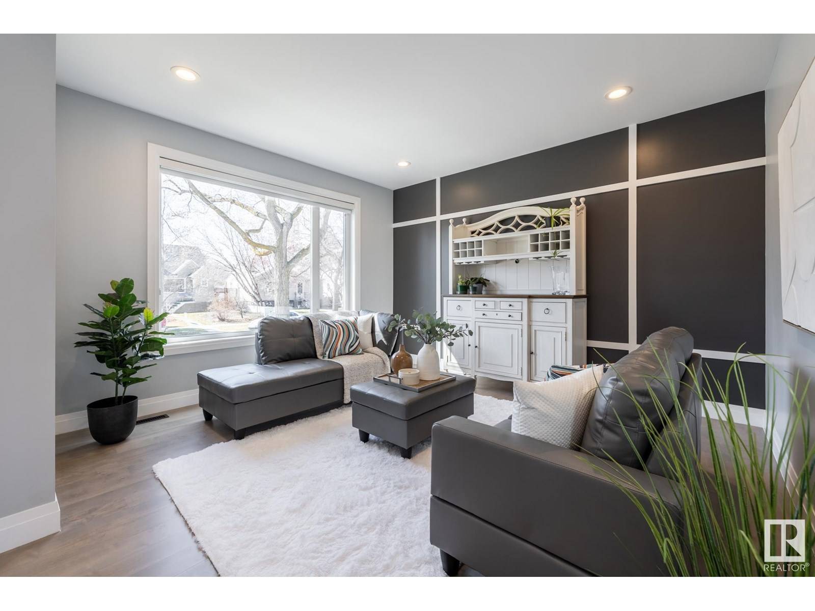Edmonton, AB T6G0A1,10936 71 AV NW