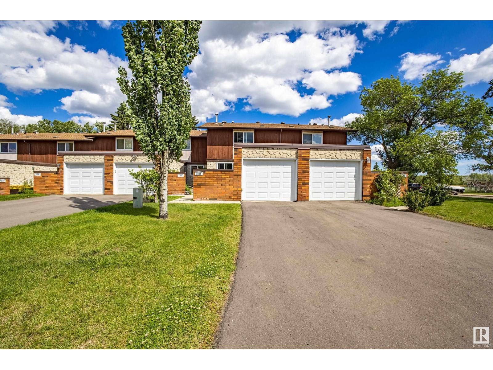 7605 176 ST NW, Edmonton, AB T5T0J4