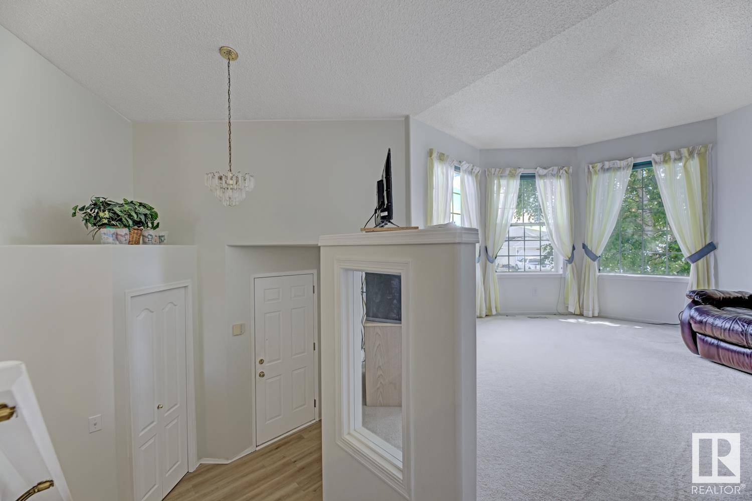 Edmonton, AB T5A4Z6,5212 138A AV NW