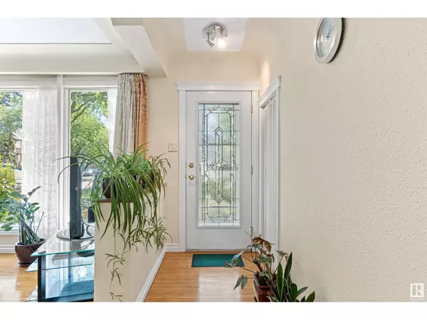 Edmonton, AB T6G0E1,11406 73 AV NW