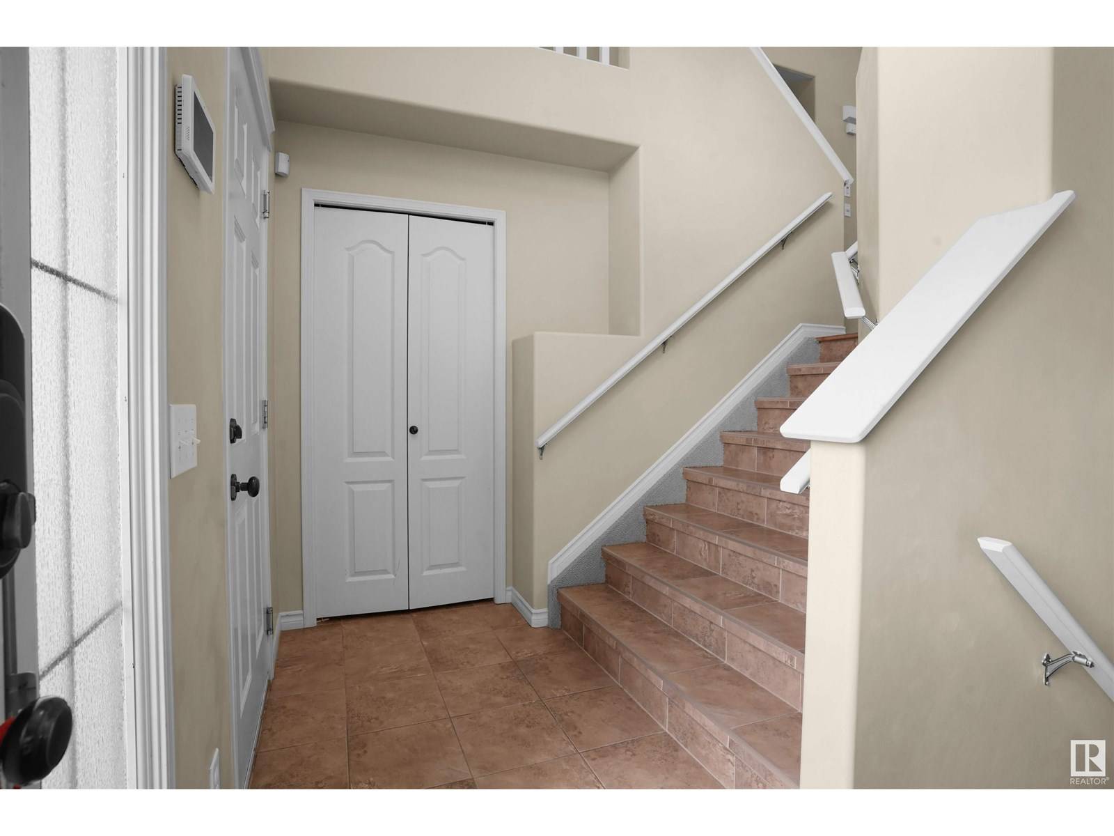 Edmonton, AB T5Y0G6,3812 163 AV NW