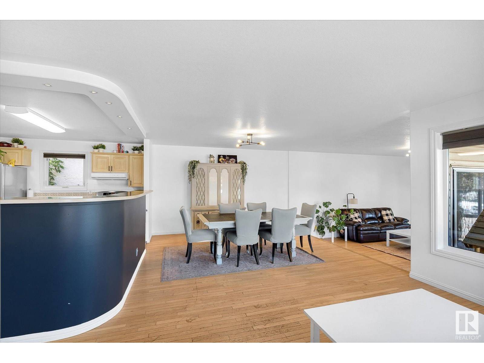 Edmonton, AB T5X4P3,300 DUNLUCE RD NW