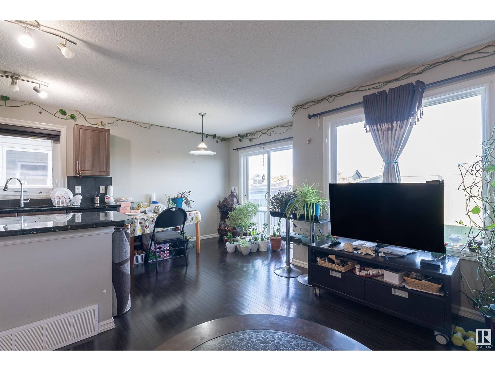 Edmonton, AB T6T0N8,1841 28 ST NW