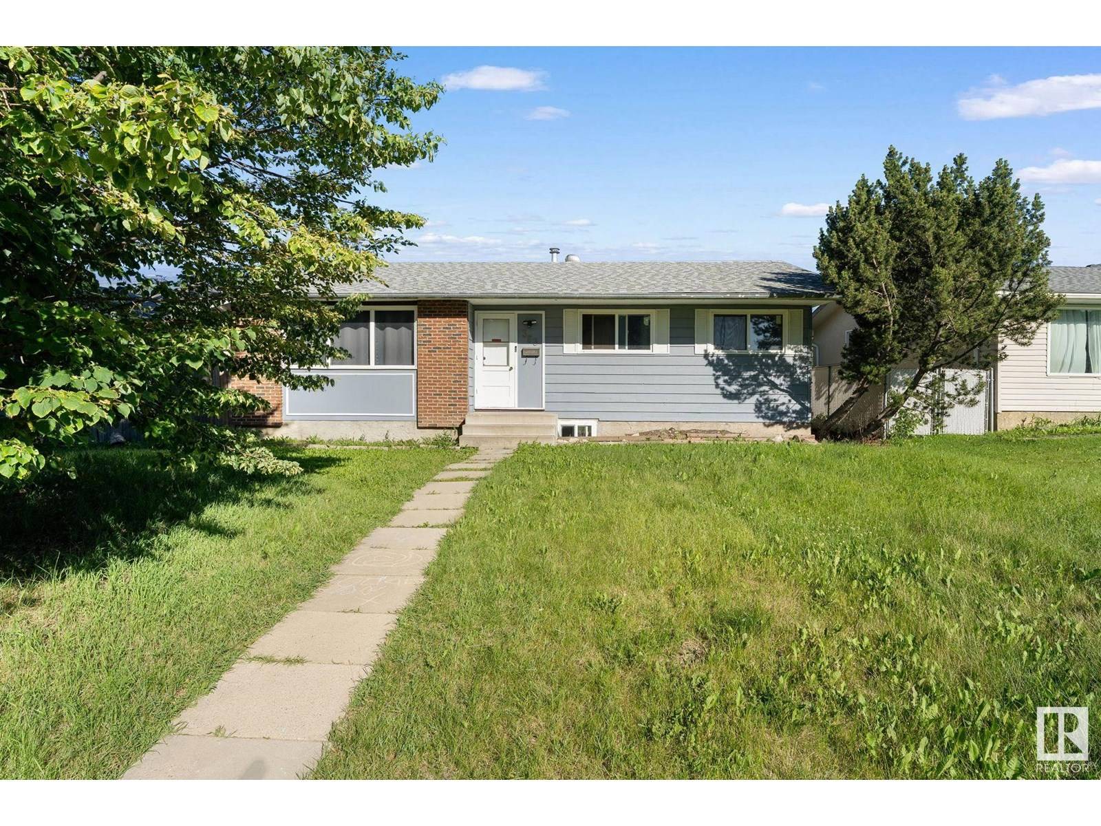 Edmonton, AB T6K2G4,363 KNOTTWOOD RD W NW